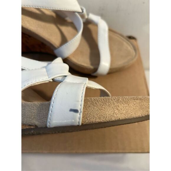 A2 Aerosoles Plush White wedges 9m (small mark) - Picture 6 of 11